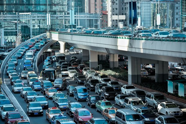 How Can Real-Time Traffic Monitoring Reduce Congestion in UK's Largest Cities?